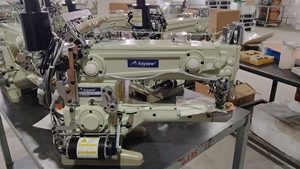 Nouvelle machine à coudre industrielle à grande vitesse AS1500L-DD/UT à bras long (interlock) 3 aiguilles 5 fils avec coupe-fil automatique et moteur - Product Image 4