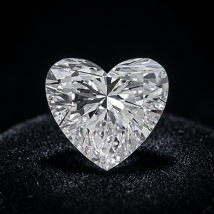 Pierre blanche brillante en forme de cœur de 2,08 carats de qualité supérieure avec un éclat exceptionnel pour des créations de bijoux fins et exquis - Product Image 2