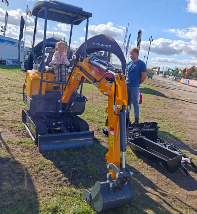 Wheel Digger Excavator Small Earth Moving