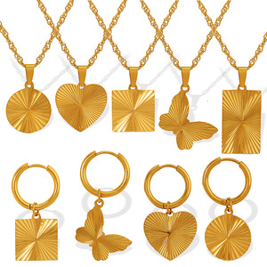 Conjunto de Collar con Colgante de Acero Inoxidable Chapado en Oro Estilo Europeo Americano, Joyería Unisex con Forma de Corazón, Mariposa, Redondo y Geométrico - Product Image 5