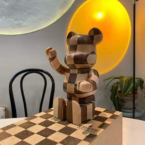Schachbrettmuster-Spleißholz Bärenstatue 400er Größ<span class=keywords><strong>e</strong></span> Handgefertigte Holzbärenfigur Wohnungsdekoration Sammler-Kunstobjekt - Product Image 5
