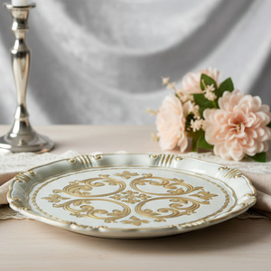 <span class=keywords><strong>Assiette</strong></span> décorative de style palais européen, blanc clair avec relief doré, fabricant de plaques de station de recharge personnalisées OEM en gros - Product Image 1