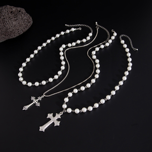 <span class=keywords><strong>Collana</strong></span> Retrò Multistrato con Grande Croce Cava e Perle Imitate, Gioiello Unisex Trendy, <span class=keywords><strong>Collana</strong></span> Choker alla Moda, Regalo di Bigiotteria - Product Image 4