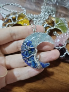 สร้อยคอจี้เรซิ่นรูปพระจันทร์เสี้ยวพันลวดทำมือ สร้อยคอจี้หินคริสตัลธรรมชาติบำบัดจักระ - Product Image 2
