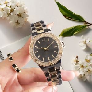 Reloj de Cuarzo de Lujo para Hombre, Caja de Aleación, Correa de Silicona, Esfera de 40 mm, Diseño de Dibujos Animados, Cristal para Negocios - Product Image 1