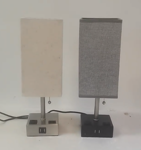 Lampe de table d'<span class=keywords><strong>hôtel</strong></span> personnalisable avec USB/prises et cordon de tirage, base en métal et abat-jour aspect lin dans vos couleurs - Product Image 4