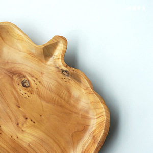 Plato de madera de cedro hecho a mano con forma de calabaza de 30x27x4cm para servir frutas en Halloween, bandeja decorativa para la mesa del hogar. - Product Image 4