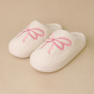 Pantuflas de regalo para el Día de San Valentín para mujer, pantuflas de interior para otoño e invierno, bordadas, peludas, antideslizantes, con lazo. - Product Image 6