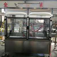 Machine de remplissage de liquides haute précision à débit continu, conception multi-têtes pour l'emballage de liquides (eau, sauce soja) dans des bouteilles en verre