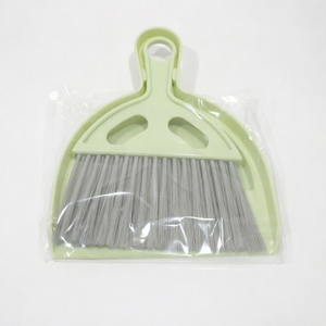 Mini balayette et pelle de bureau avec tête en PET, manche en plastique, écologique, trou de suspension pour le nettoyage domestique - Product Image 1