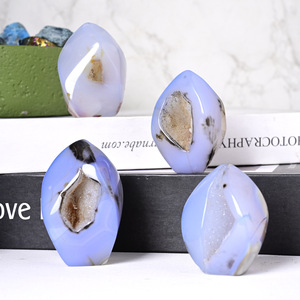 Vente en gros de décorations en agate bleue de haute qualité, quartz de guérison Feng Shui, géode, artisanat de qualité supérieure pour la décoration de la maison - Product Image 1