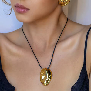 Joyería Vintage para Mujer Más Vendida 2026, Cadena de Cuerda Negra Ajustable con Colgante Geométrico Grande, Chapado en Oro de 18k, Acero Inoxidable - Product Image 2