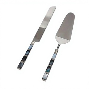 Juego de espátulas para tartas Amson de latón y acero inoxidable con mango de nácar, diseño elegante, ecológico, plateado, estilo occidental, apto para lavavajillas - Product Image 1
