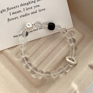 Bracelet en perles de cristal blanc avec anneau en argent et perle porte-bonheur noire, bijoux unisexes à porter au quotidien - Product Image 4