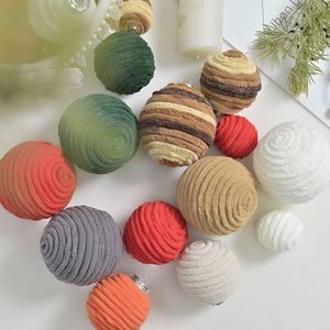 เครื่องประดับตกแต่งต้นคริสต์มาสทรงกลม พิมพ์ลาย 3 สี สไตล์ชนบท ทำมือ นุ่มนิ่ม สีสันสดใส ทำจากพลาสติก ไม่แตกหัก ใช้ซ้ำได้ - Product Image 1