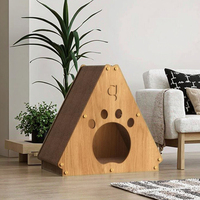 Griffoir pour chat triangulaire moderne en carton écologique multicouche haute densité, résistant à l'usure, 2,5 kg, pour l'intérieur
