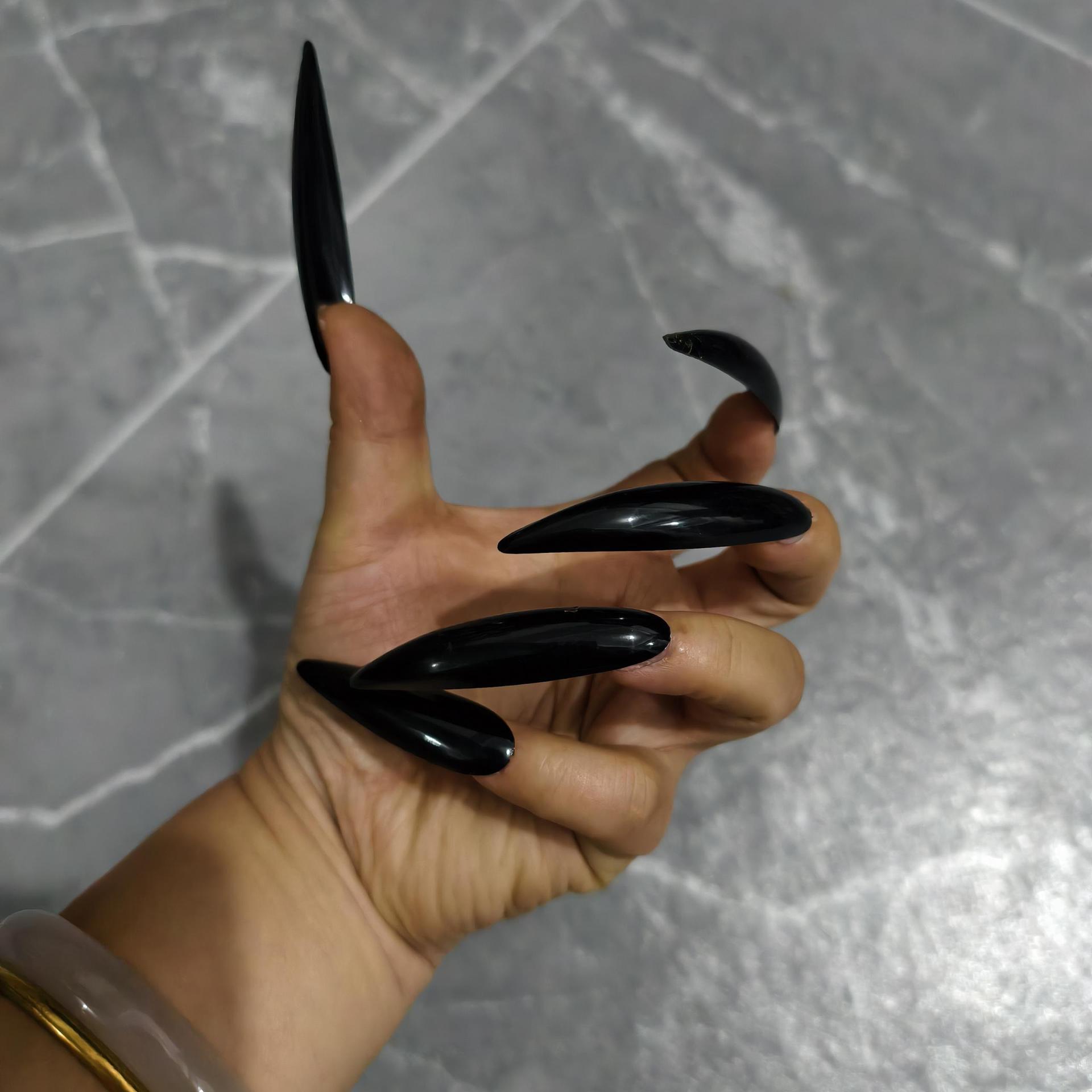 Ongles noirs