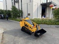 Mini-chargeuse sur chenilles Kubota, compacte et maniable, avec poste de conduite sur le devant