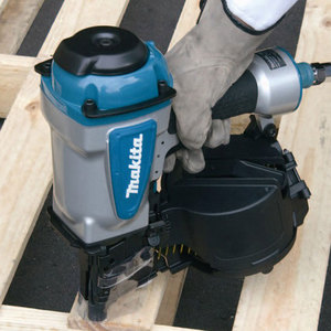 Pistolet à clous Makita AN760, tuyau d'air de 1/4 pouces, échappement arrière, pour la menuiserie et la décoration intérieure - Product Image 2