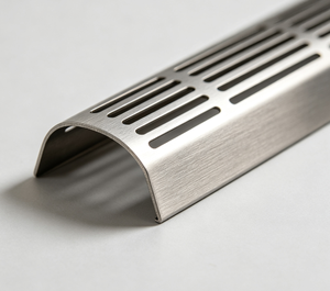 <span class=keywords><strong>Bande</strong></span> de protection de gouttière en acier inoxydable sur mesure pour le nettoyage des toitures, drainages, matériaux de construction métalliques modernes, appartement, villa, extérieur - Product Image 3