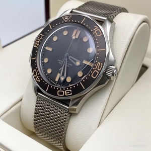 Montre de plongée Omegaes avec mouvement en titane et verre saphir, artisanat de maîtrise, pour James Bond 007, version avec bracelet - Product Image 2