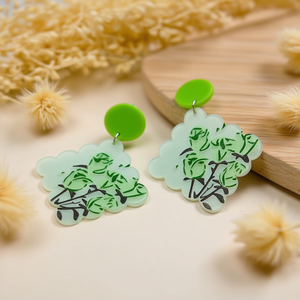 Orecchini Dipinti PENDIENTE con Design Floreale Verde, Orecchini a Perno alla Moda - Product Image 2