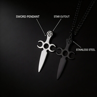 Collier Pendentif Épée Pentagramme Triple Lune en Acier Inoxydable Personnalisé, Bijou Unisexe Sportif pour Fête, OEM ODM Personnalisé