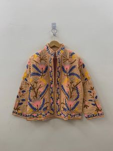 Veste d'hiver en velours brodé Suzani faite à la main avec imprimé animal et dentelle, manteau d'été pour femme, vêtement d'extérieur ethnique bohème, cadeau de Noël - Product Image 1