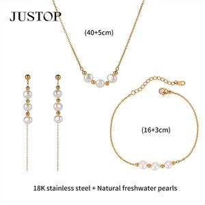 Ensemble de bijoux tendance en acier inoxydable et perles naturelles sur mesure en gros avec boucles d'oreilles, bracelet et collier certifié BSCI fabriqué en Chine - Product Image 2