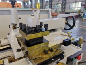 Tour manuel universel Ca6140, adapté au tournage de métaux ordinaires, avec un lit trempé pour tour horizontal - Product Image 3