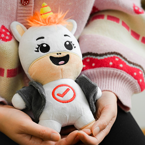 Mascotte Personalizzata <span class=keywords><strong>con</strong></span> Logo Aziendale, Bambola di Peluche da 8 Pollici <span class=keywords><strong>con</strong></span> Cappello e Maglietta, Giocattoli Creativi in Peluche <span class=keywords><strong>con</strong></span> <span class=keywords><strong>Occhi</strong></span> <span class=keywords><strong>Grandi</strong></span> - Product Image 2