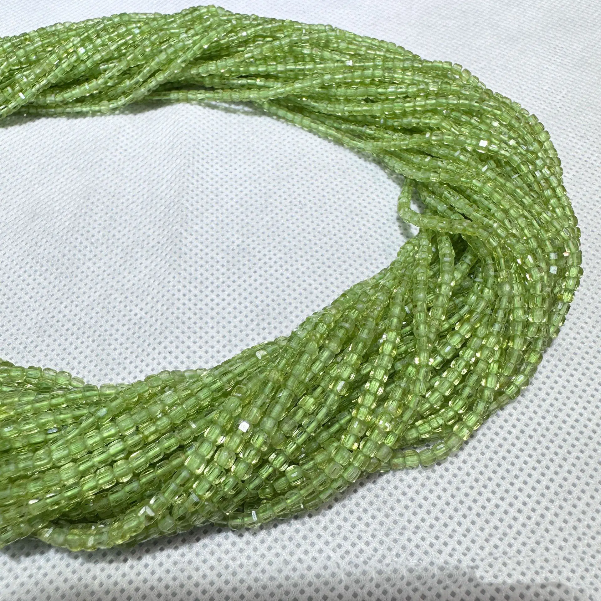 2.5Mm Natuurlijke Gefacetteerde Groene Olivijn Edelsteen Boor Mini Kubus Losse Kralen Voor Diy Sieraden Maken Accessoires