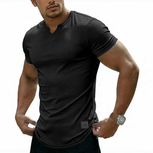 T-shirt da uomo a maniche corte con scollo a V, bordo curvo e tessuto a costine - Product Image 2