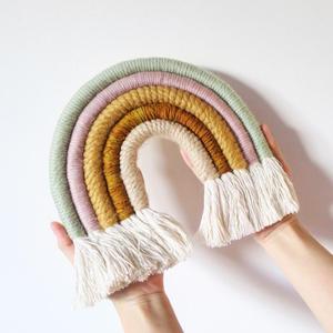 Arcoíris de Pared de Alta Calidad, Arcoíris de Macramé Color Mostaza - Product Image 1