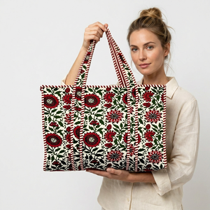 กระเป๋าโท้ทผ้าฝ้ายลายดอกกุหลาบสีแดง รุ่น Ivory Bloom Quilted Zipper Tote Rose Garden Artisan Cotton Tote Elegant Red Floral Travel Tote Bag กระเป๋าโท้ทสุดหรู - Product Image 1