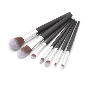 2024 buena calidad negro 7 Uds mango largo <span class=keywords><strong>de</strong></span> madera <span class=keywords><strong>maquillaje</strong></span> profesional plano marca <span class=keywords><strong>de</strong></span> lujo juego <span class=keywords><strong>de</strong></span> <span class=keywords><strong>brochas</strong></span> mujeres herramienta <span class=keywords><strong>de</strong></span> belleza cepillos cosméticos - Product Image 2