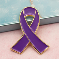 Prêt à expédier : Badge en émail dur plaqué or, motif ruban violet croisé, thème sensibilisation au cancer du sein