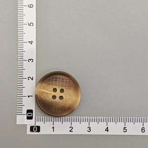 Cao cấp đa năng hình tròn dập nổi nút 4 lỗ sừng thực nút cho phù hợp với áo len - Product Image 2