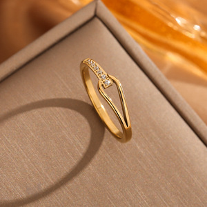 Anello di diamanti a goccia d'acqua in acciaio al titanio senza appannamento alla moda set di artigli per dito indice gioielli da donna N2405019
