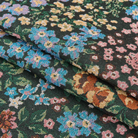 Nappe jacquard réutilisable pour événements à domicile, nappe à franges aux tons sombres et motifs floraux sauvages pour tables à manger rectangulaires