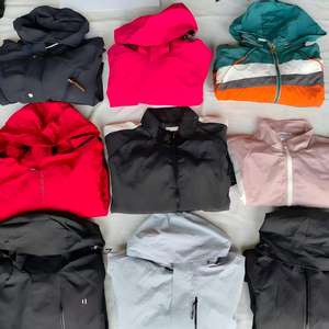 DH11 Proveedor de Primera Categoría de Chaquetas, Sudaderas con Capucha, <span class=keywords><strong>Camisetas</strong></span> y Uniformes de <span class=keywords><strong>Baloncesto</strong></span> Usados de <span class=keywords><strong>Segunda</strong></span> <span class=keywords><strong>Mano</strong></span> al por Mayor - Product Image 6