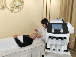 Appareil de microdermabrasion diamantée 6-en-1 avec jet d'oxygène, machine faciale à aspiration et hydratation, dermabrasion à l'eau, portable, écran tactile 8 pouces pour - Product Image 5