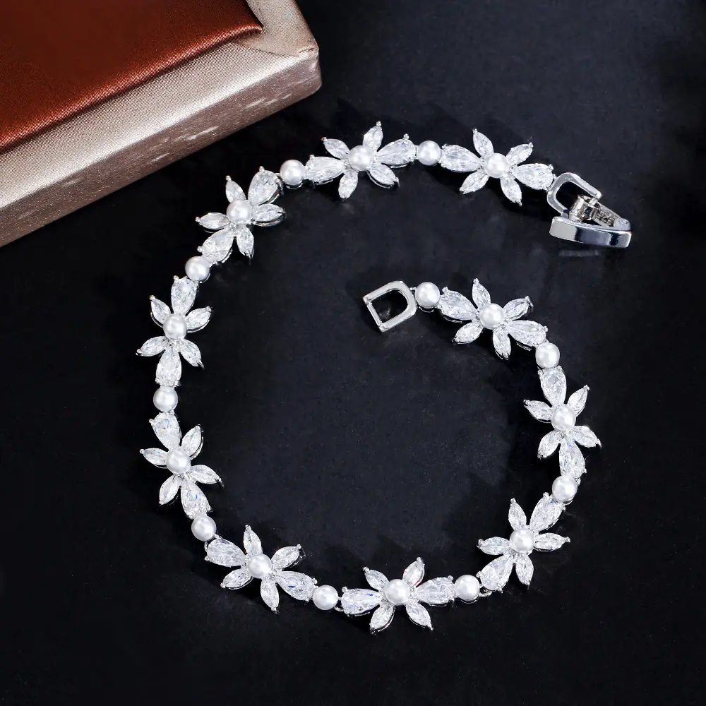 Graceful Beauty Women Wrist Jewelry Flower Shaped Bright Cubic Zircon Crystal Wedding Pearl Bracelets Bangle for Girls