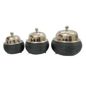 Juego de Tres Recipientes Metálicos para Calentar Comida, Acabado Negro, Vajilla Redonda para Mesa, Olla Metálica para Comida Caliente - Product Image 1