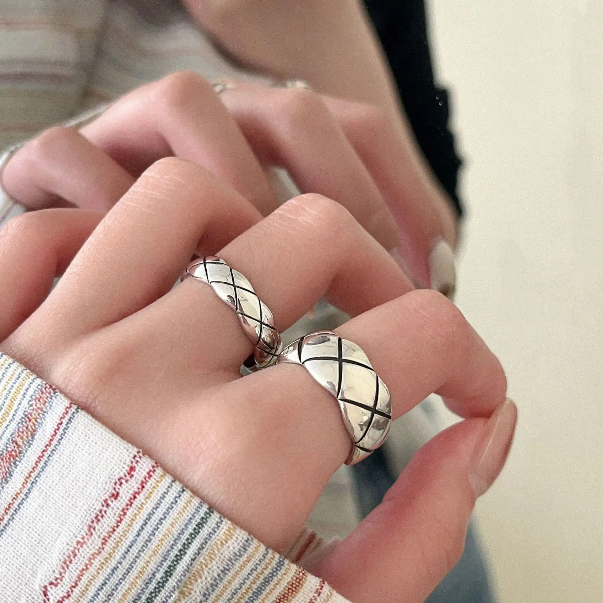 วินเทจย้อนยุคสลักข้ามรูปแบบเปิดแหวนเงินแท้925ชุดแหวนอ้วน