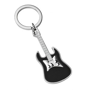 Llavero de Guitarra Negro Brillante con Logotipo Personalizado para Negocios y Hoteles, Hecho de Metal Resistente - Product Image 1