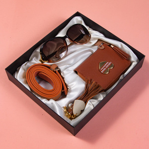 Set de Regalo Forever Young: Cartera, Gafas de Sol, Cinturón, Llavero, Regalo de San Valentín, Accesorios para Mujer, Caja de Regalo - Product Image 2
