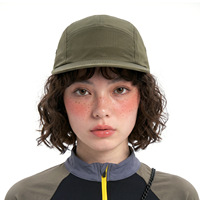 Gorra de running OEM con logo reflectante sublimado, de tela ripstop, sin estructura, perforada con láser, tipo camper, con cordón.