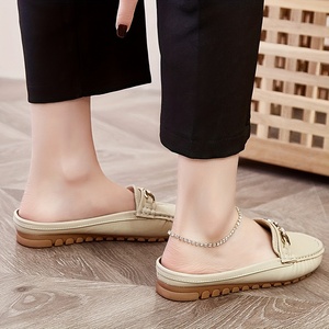 Mules mocassins beiges pour femmes, dos nu, avec boucle métallique, en cuir PU souple, chaussures plates à enfiler pour femmes - Product Image 1