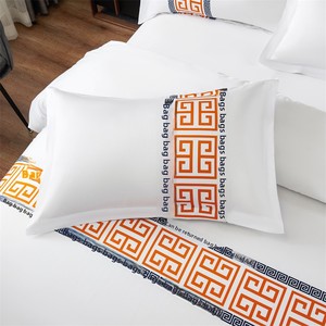Set di Biancheria da Letto a Quattro Pezzi in Stile Hotel a Cinque Stelle, Jacquard in Puro Cotone, Copripiumino Tinta Unita di Alta Gamma per Guesthouse, Bianco - Product Image 4